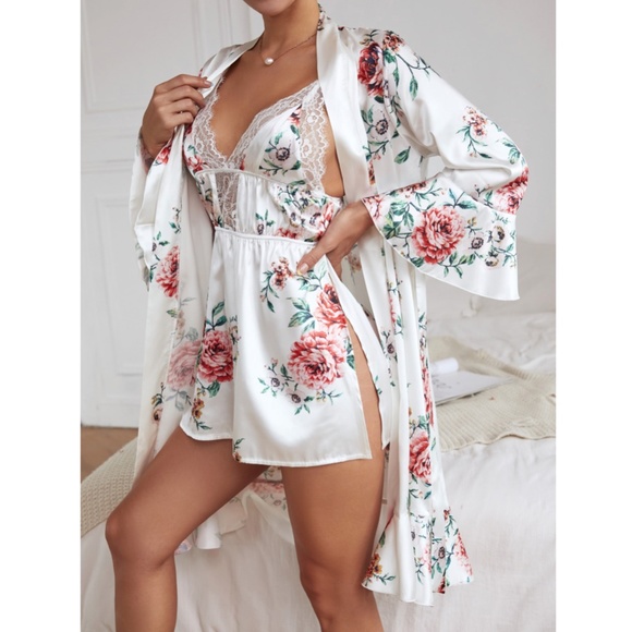 White Satin Slip & Robe Floral Print 2 Piece Lingerie Set - Picture 4 of 5